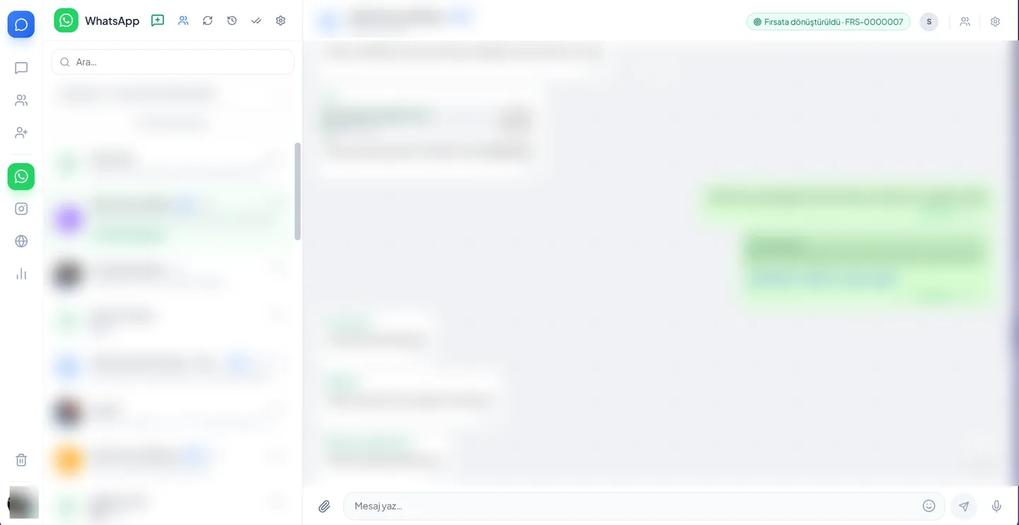 Corex360 Mesajlar: kanal şeridi, WhatsApp konuşma listesi ve fırsata dönüştürülmüş yazışma; kişisel veriler bulanık
